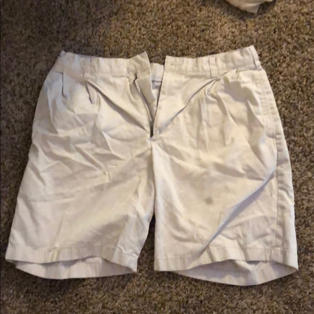 Men’s khaki shorts